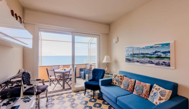 Villa Liliana - Sirena - Trilocale Elegante con Balcone Vista Mare - Accesso Diretto alla Spiaggia