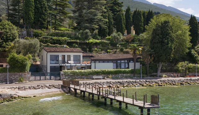 Villa Locchi with private Pier