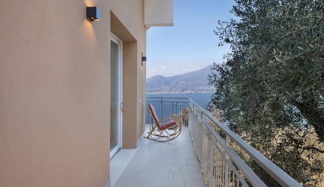 Villa Malù - APT Mara - Piscina e vista lago