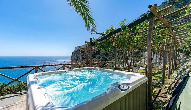 Villa Melos Grande: A bright and sunny three-story villa which faces the sun and the sea, with Free WI-FI.
