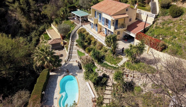 Villa Millefleurs with swimming pool, jacuzzi and large garden 8min from the beach