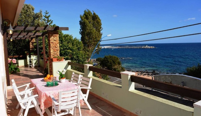 VILLA PALMASERA: only 10 metres from the beach