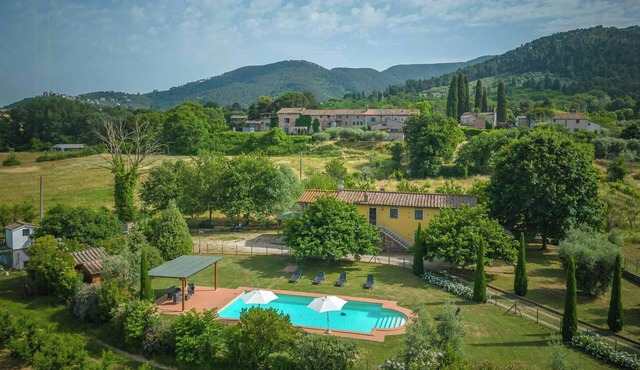 Villa Pescheto with private pool close to Lucca