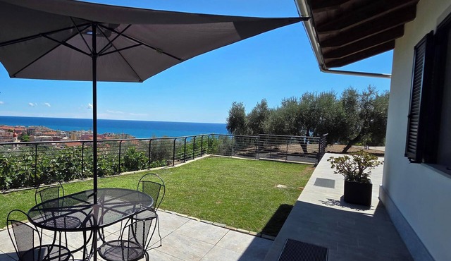 Villa Pineta della Rovere BluMare, unique views and the clear sea just minutes away