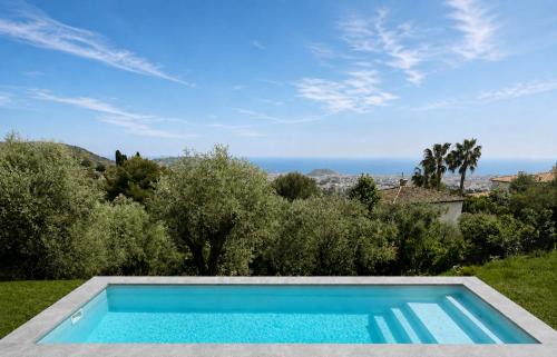 Villa, piscine et vue mer exceptionnelle à Nice