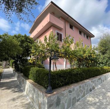 Villa Rosada