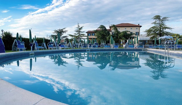 Villa Sara Resort