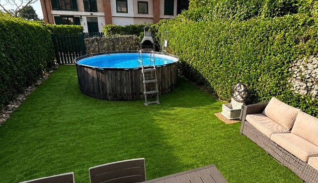 VILLA WITH A SWIMMING POOL AND AN 85-INCH TV