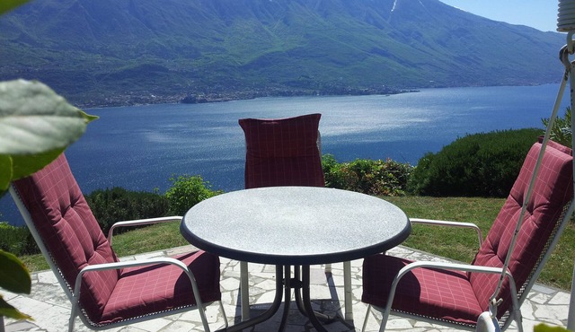 Villa with private pool and unobstructed sea and mountain view