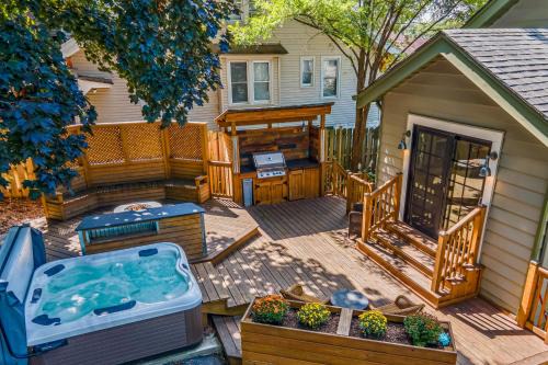 Walk to Fox River Grove Train Station + Hot Tub! in Fox River Grove
