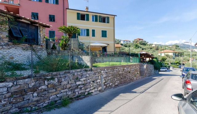 Wohnung im zweiten Stock mit Parkplatz und Garten by Interhome