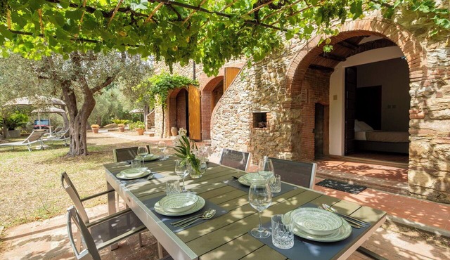 Wonderful private villa for 8 guests with WIFI, A/C, patio and pets allowed