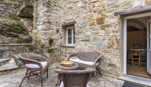 Wonderful private villa for 9 people with patio, pets allowed and panoramic view