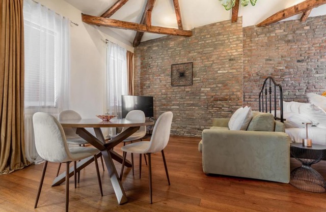 DUOMO Murano Apartment with Canal view