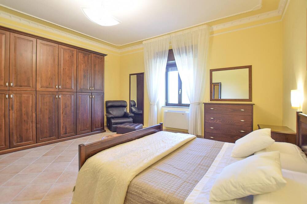 Photo of Bedroom in Laureana Cilento