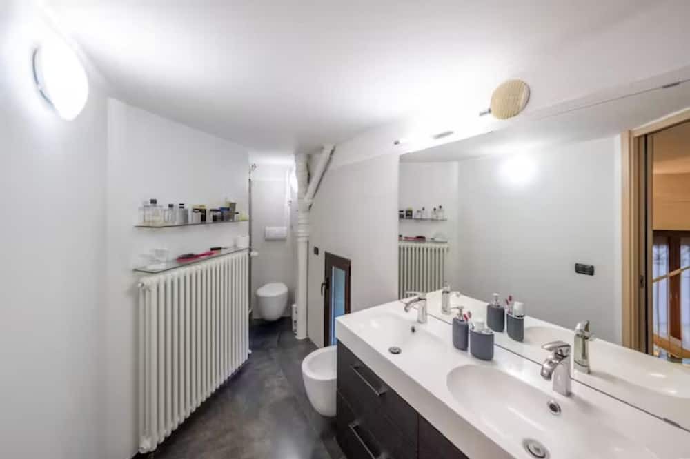 Photo of Bathroom in Bullona