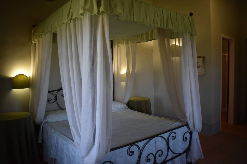 Photo of Bedroom in Compignano