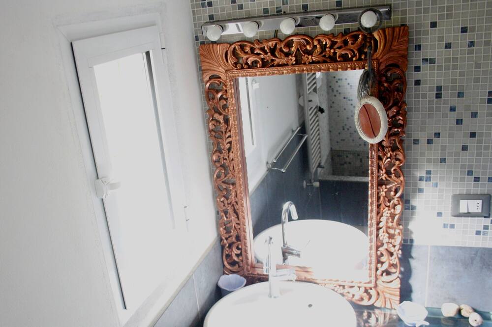 Photo of Bathroom in Calci