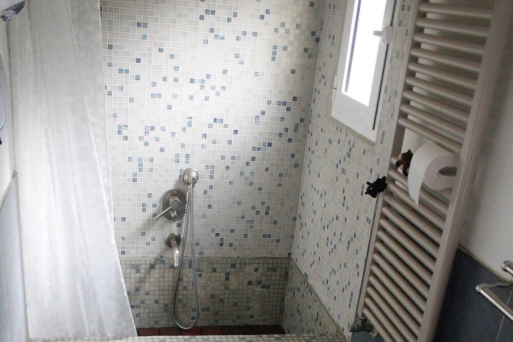 Photo of Bathroom in Calci