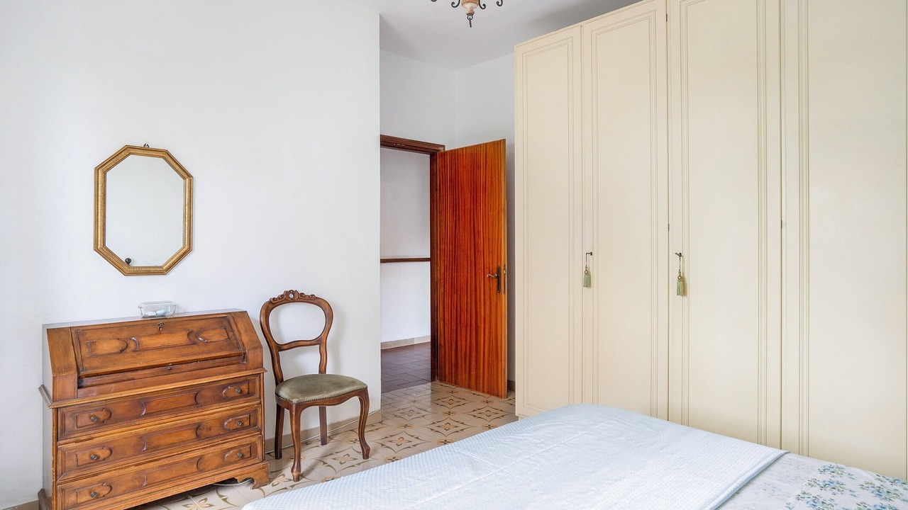 Photo of Bedroom in Luni