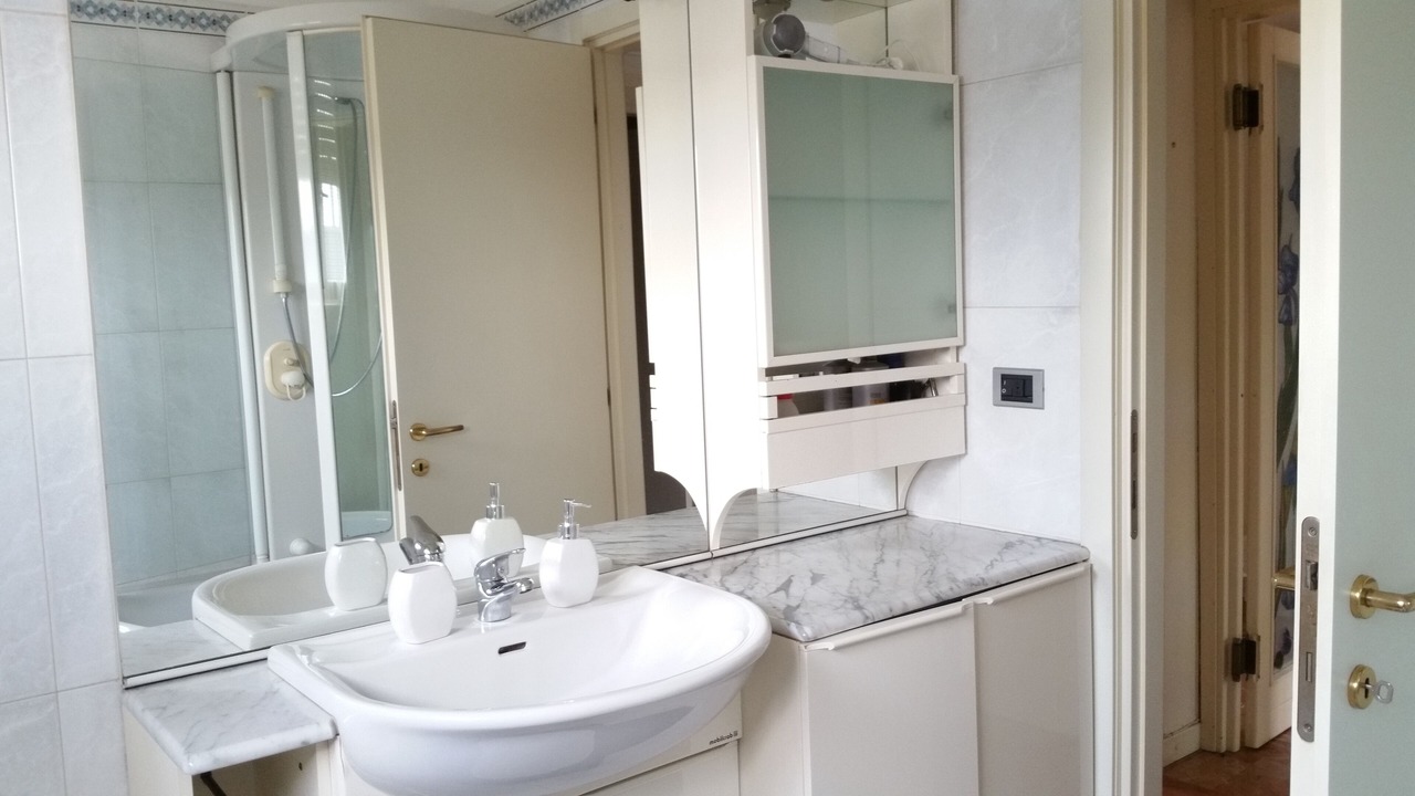 Photo of Bathroom in Rho