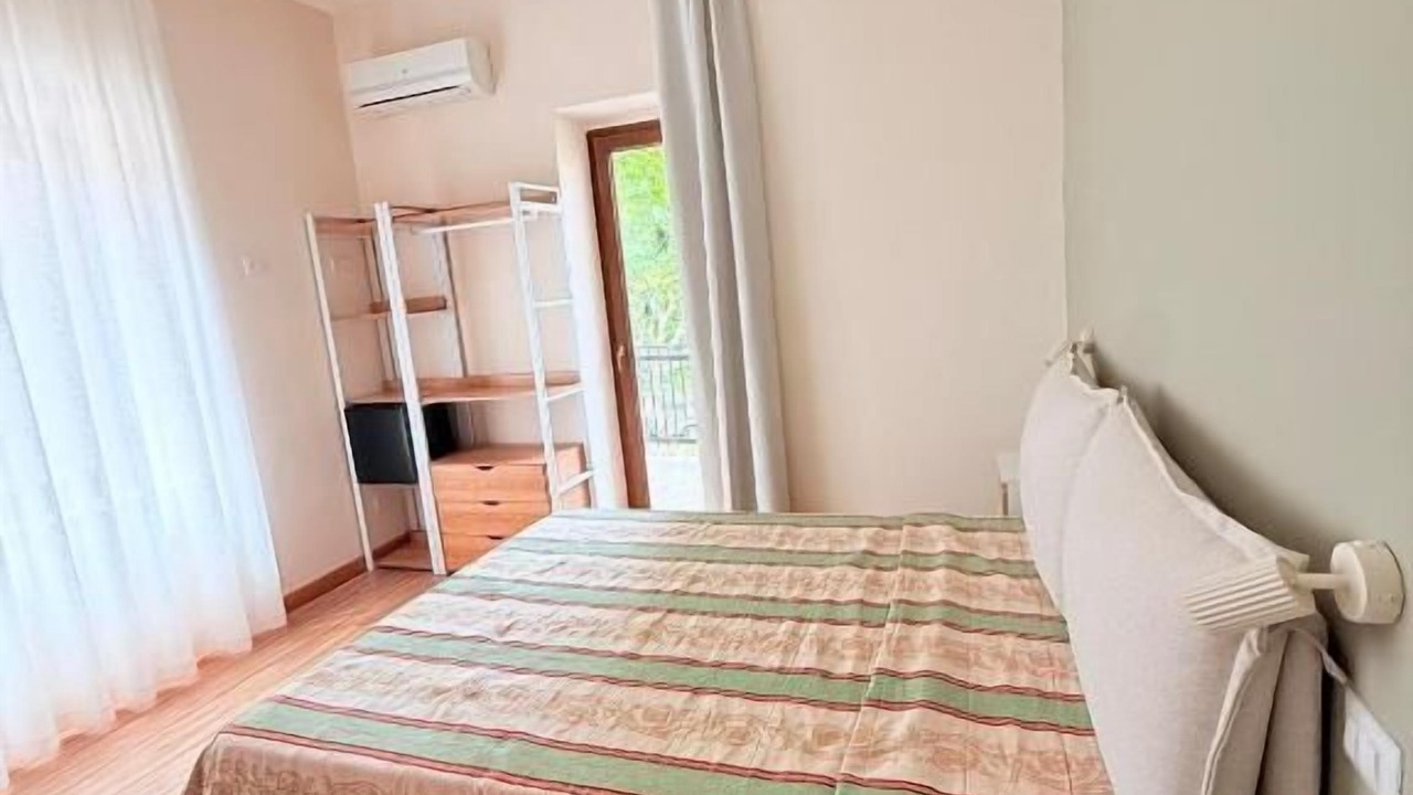 Photo of Bedroom in Meta