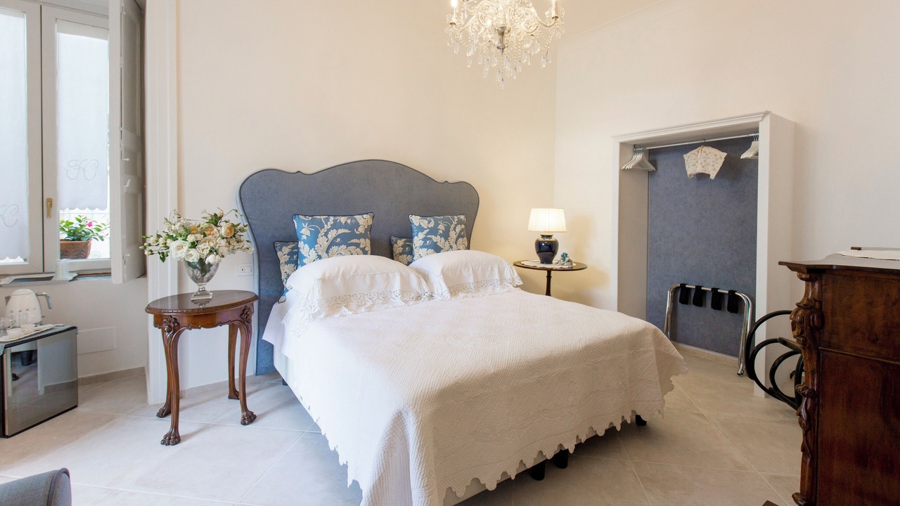 Photo of Bedroom in Meta