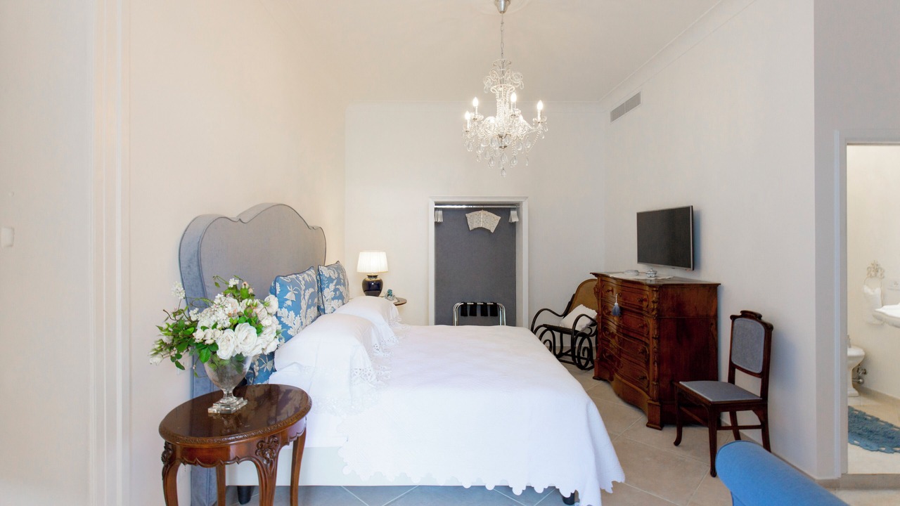 Photo of Bedroom in Meta