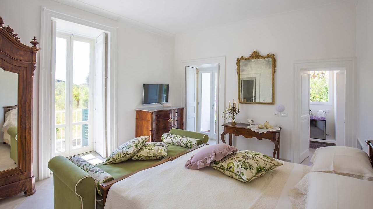 Photo of Bedroom in Meta