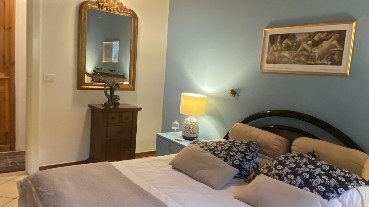 Photo of Bedroom in Meta