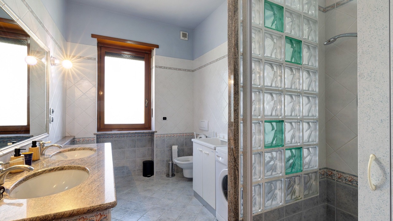 Photo of Bathroom in Roddi