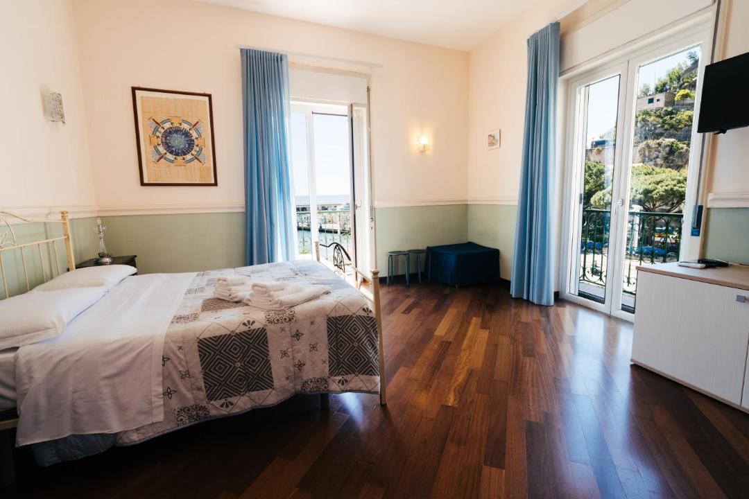 Photo of Bedroom in Cetara