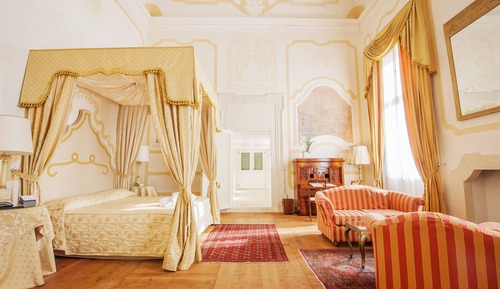 Regina Corner Suite - Main Building