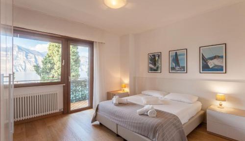 Superior One-Bedroom Apartment with Balcony