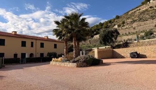 Deluxe One-Bedroom Apartment with Garden View