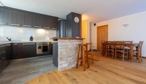Two-Bedroom Deluxe Apartment with Balcony
