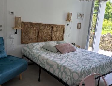 Deluxe Room (2 Adults + 1 Child)