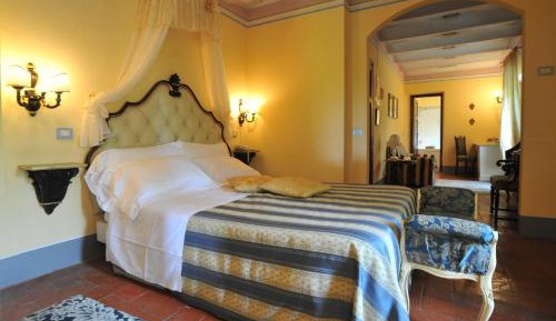 Deluxe Suite with Spa Bath