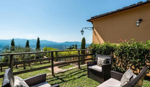 Executive Two-Bedroom Apartment with View and Private Garden and Patio