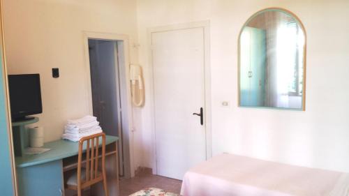 Economy Triple Room