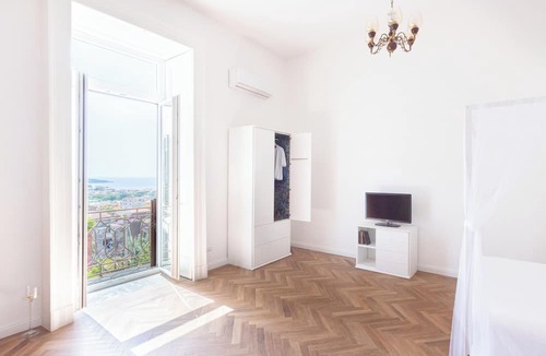 Meta Bed & Breakfast | Lux Aurea