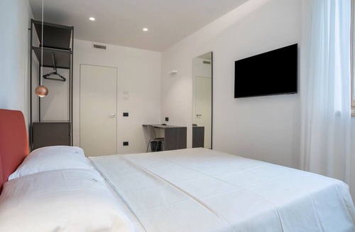 Ravina Apartment | Apartment In A Hotel 'Midum Family Garden' with Mountain View, Wi-Fi and Air Conditioning