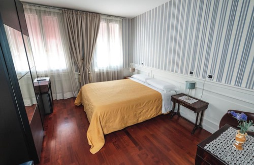 Ravenna House | Villa Noctis