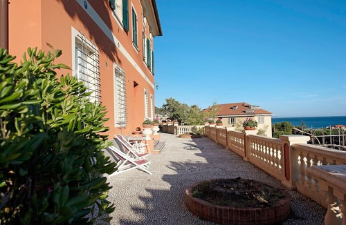 Varazze Apartment | Apartment "Trilocale in villa vista mare Apt 1" with Sea View