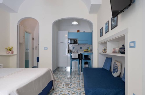 Maiori Apartment | Libeccio - flat with terrace & sea view, perfect for up to 3 guests