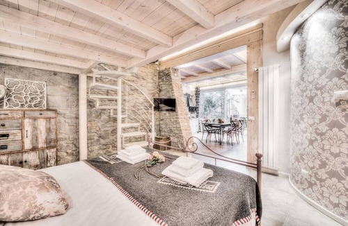 Florence Apartment | Giglio Rosso in Florence by Mmega