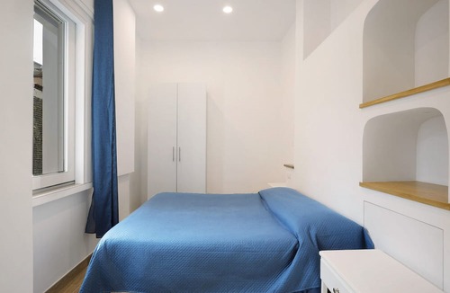 Vico Equense Apartment | Apartment 'Central House' with Private Terrace, Wi-Fi and Air Conditioning