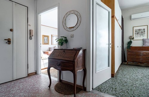 La Spezia Apartment | GuestHost - Cozy and bright 80sqm apartment, able to comfortably accommodate up to 5 people, located on the seventh floor of a period building equipped with a lift (5/6 steps to access it). The apartment is located near the main square of the city and a