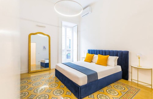 Chiaia Apartment | Piazza Amedeo Stylish Apartment by Wonderful Italy