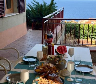 Torre del Mare Apartment | Le Tre Terrazze sul Blu vista mare, piscina idromassaggio, posto auto coperto
